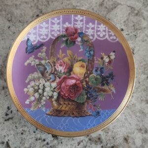 Love in Bloom" collector plate from the Gloria Vanderbilt Heirloom Collection. 